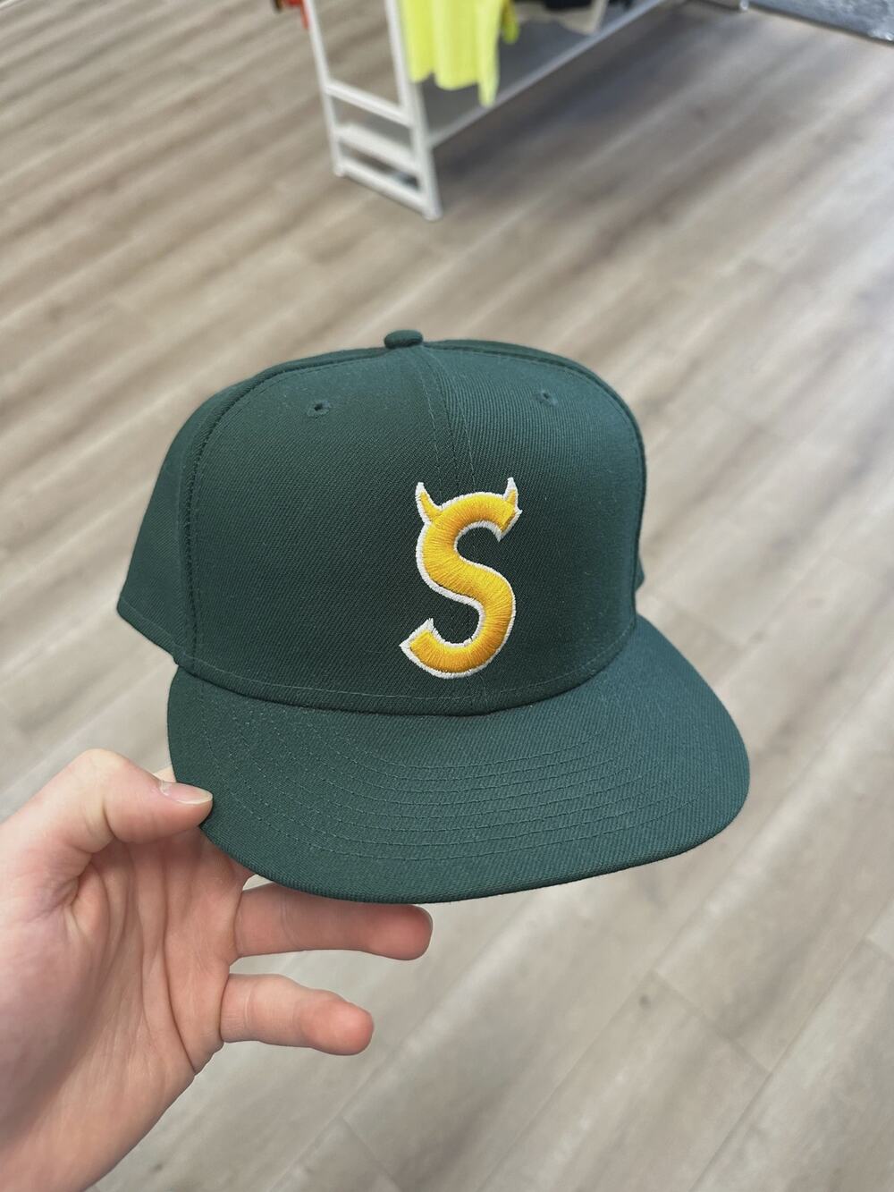 FW22 Supreme S Logo New Era Green size 8 Pre-Owned SF